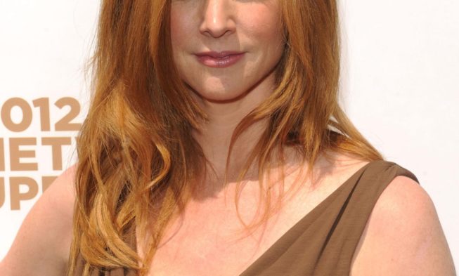 Sarah Rafferty Bikini Photos, Hot Cleavage Pics & Photoshoot img