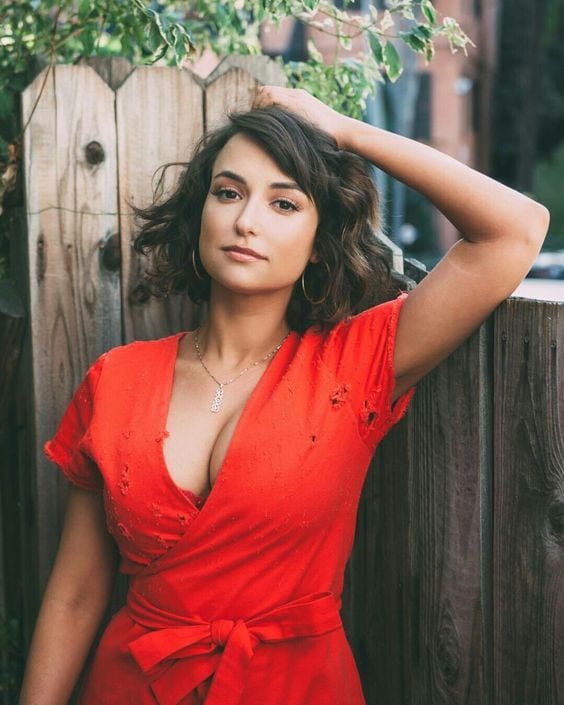 milana-vayntrub-hot-picture.jpg